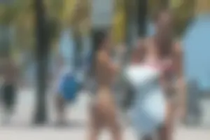Another gallery of sexy Deerfield Beach girls in bikinis