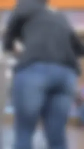 Chunky milf ass creeped in jeans shopping