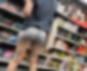VPL white girl in shorts