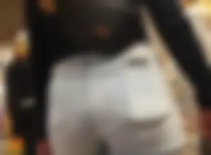 Nice booty in tight heans store creepshots