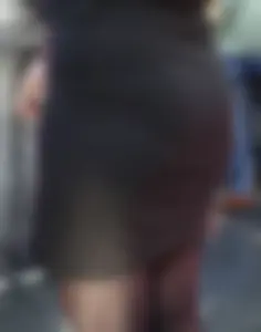 Thick booty in a tight skirt with vpl