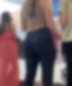 Thick white girl in leggings!!