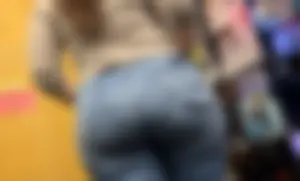 My greatest cap session yet (PAWG milf and her slim friend)