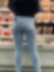 Slimthick Latina with amazing ass