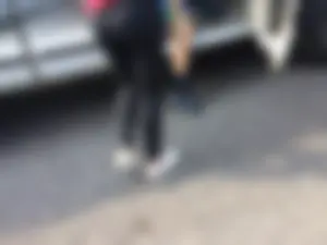 Great teen ass in leggings creepshots by the car