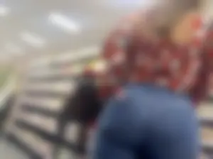Huge ass hot Latina Milf in jeans