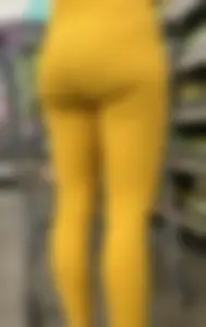 Amazing yellow bubble butt
