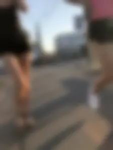 Hot Chicks in Shorts Photos
