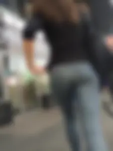 Hot Booty in Tight Jeans City Candid
