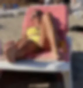 Beach impressions with cameltoes