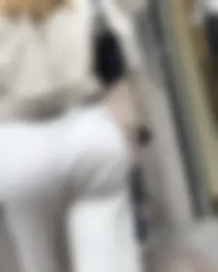 Leggings ladies at the airport