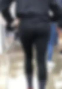 Sexy candid girl's ass in leggings walking down the street - photos and a gif