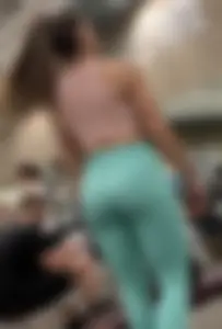 CAN IT GET ANY TIGHTER? Fit brunette in bright teal leggings