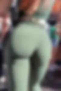 NOT OC - Slim thick fat ass in green leggings