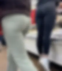 Petite Latina with fit ass in leggings