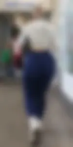 Breathtaking blonde German bimbo PAWG (BBL?) in navy leggings
