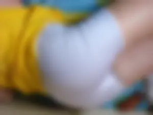 AMAZING skinny girl in shorts with a cameltoe home creepshots