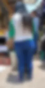 Gordita nalgona en jeans ajustados