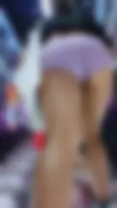 Teen showing her huge ass
