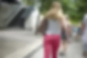 Thick blonde with a nice ass in pink leggings