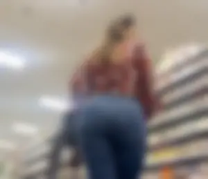 Huge ass hot Latina Milf in jeans