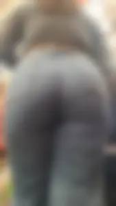 Latina big buttocks/perras nalgotas en jeans [oc]