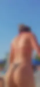 Big ass in thong bikini on beach [Not OC]