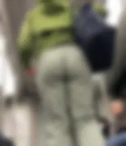Lulu fanatic in green lulu pants
