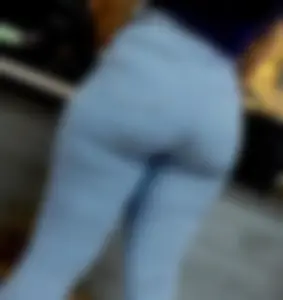 Small waist with a thick peach