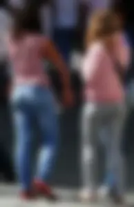 Skinny babe in grey leggings with a nice bubble butt