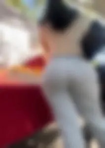 Latina Milf with a PHAT ass in jeans😫 (ОС)
