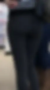 Skinny legs in Pewter leggings