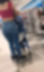 Milf nice ass in jeans