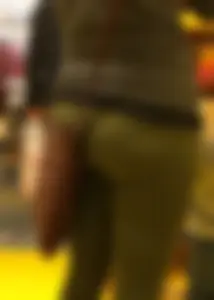 Milf with a nice ass in tight green leggings
