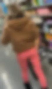 Salmon leggins MILF shopping