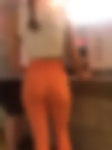 Orange leggings on fit tight catch, awsome