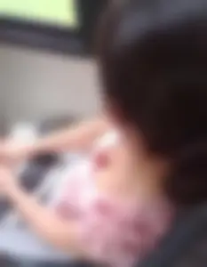 Downblouse attempt on the bus showing a girls cleavage