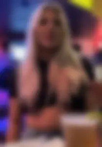 Fake Lips Latina Bimbo w/ a SEXY Culo