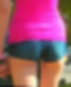 Skinny babe in denim shorts with a nice gap showing ass cheeks
