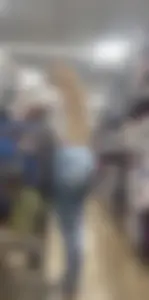 Latina milf has nice wide ass in jeans