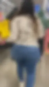 Sloppy wide hip Indian with ass crack showing