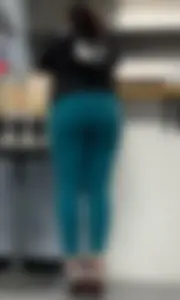 Latina waitress showing off!