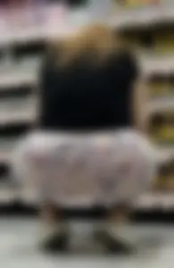 BBL squatting and bending in grocery store‼️
