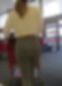 Sexy lady shopping at Target with a big ass in grey leggings