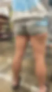 Pawg in light gray shorts