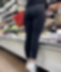 Petite Latina with fit ass in leggings