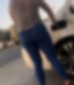 PAWG at gas station with blue leggings