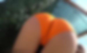 Orange shorts rave cameltoe  (NOT OC)