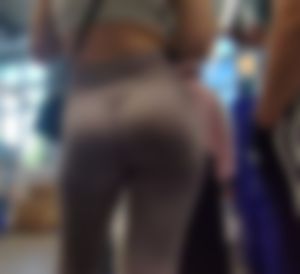 Pretty ass in legging