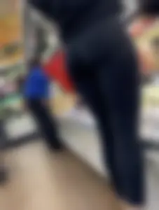 Petite Latina with fit ass in leggings